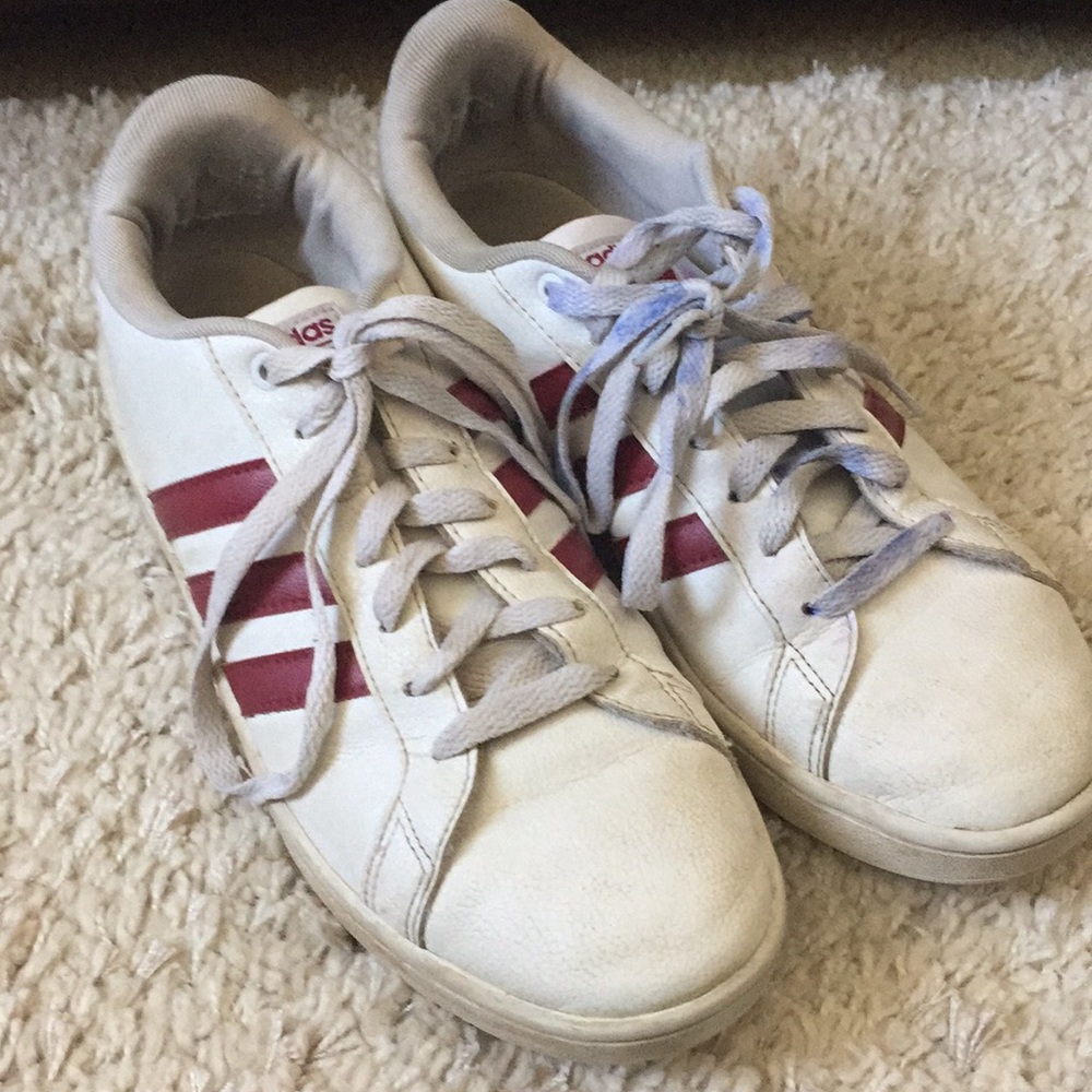 Cloudfoam adidas w/red strips